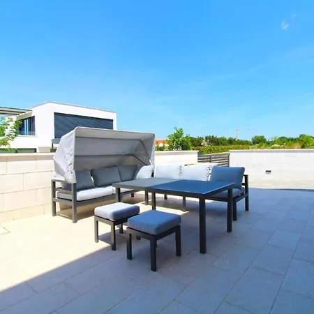 ヴィラ Elegant With Private Pool In *