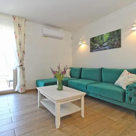 Elegant With Private Pool In ベール