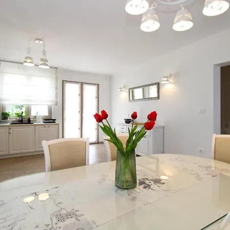 Elegant With Private Pool In