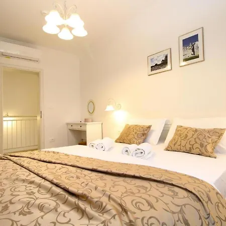 Elegant With Private Pool In Villa Bale