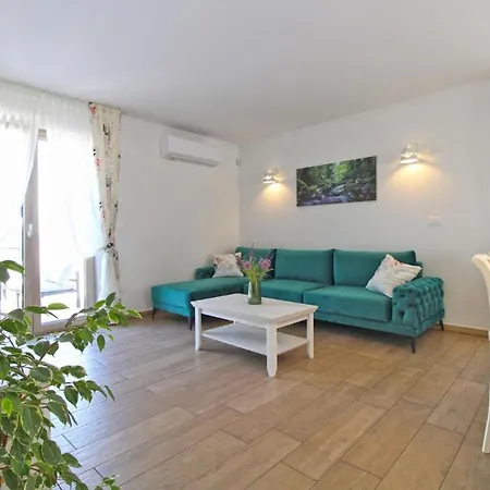 Elegant With Private Pool In * ベール