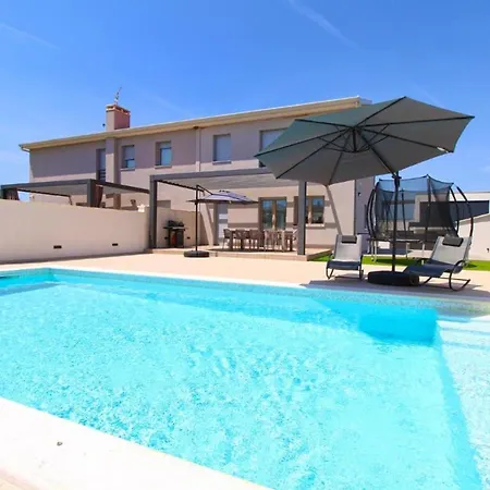 Elegant With Private Pool In Villa *
