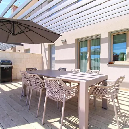 ヴィラ Elegant With Private Pool In *
