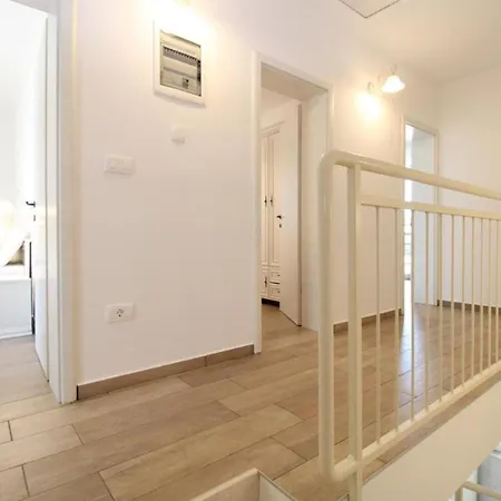 Elegant With Private Pool In ベール