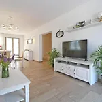 Elegant With Private Pool In *