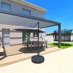 Elegant With Private Pool In