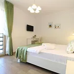 Elegant With Private Pool In *