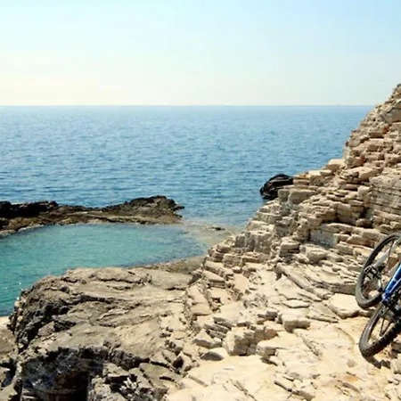 Elegant With Private Pool In Bale