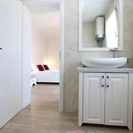 Elegant With Private Pool In Villa Bale