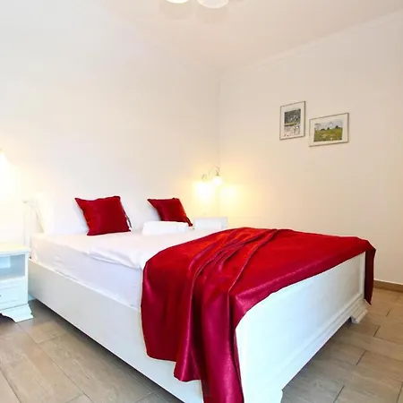 Villa Elegant With Private Pool In