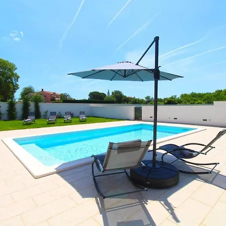 Elegant With Private Pool In Villa *