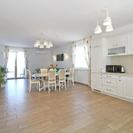 Villa Elegant With Private Pool In