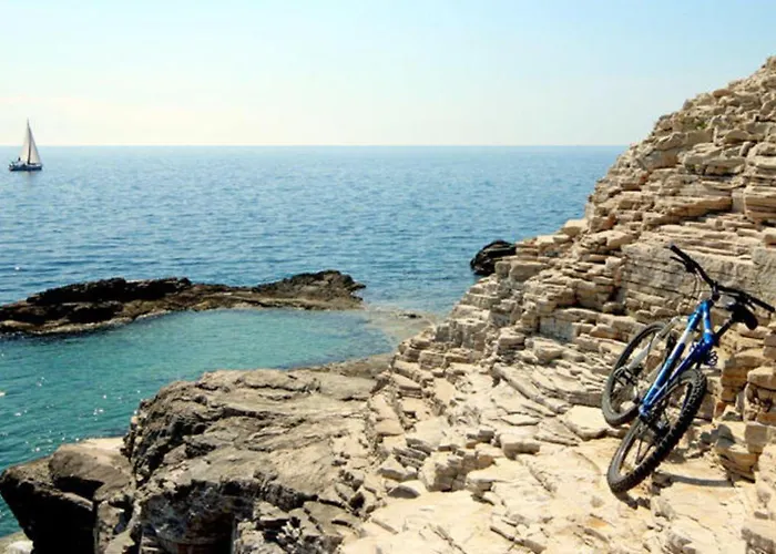 Elegant With Private Pool In Bale