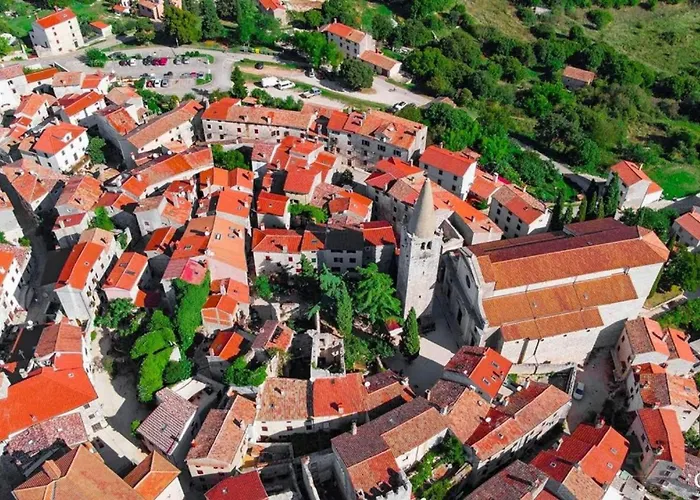 Elegant With Private Pool In * Bale