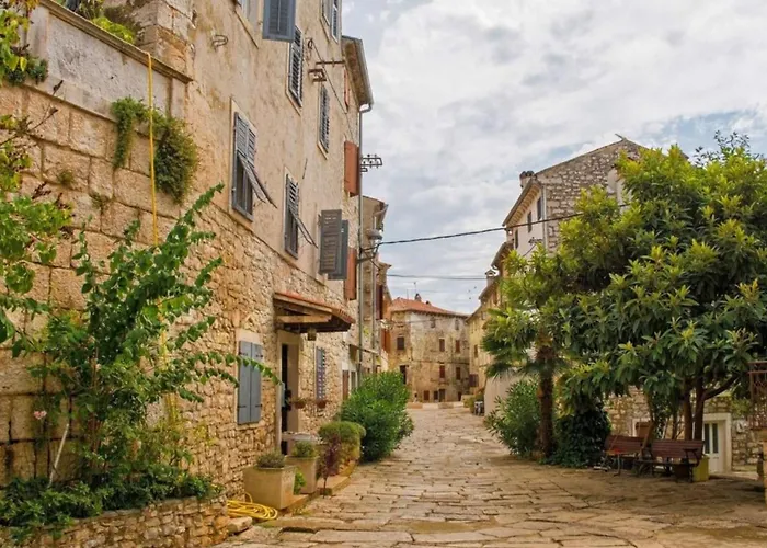 Elegant With Private Pool In * Bale