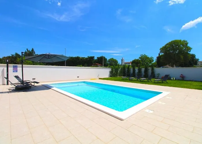 Elegant With Private Pool In Villa