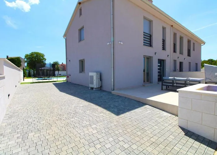 Elegant With Private Pool In Vila Bale