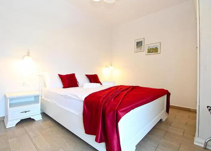 Villa Elegant With Private Pool In