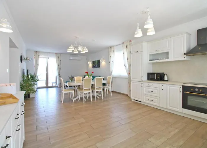 Villa Elegant With Private Pool In