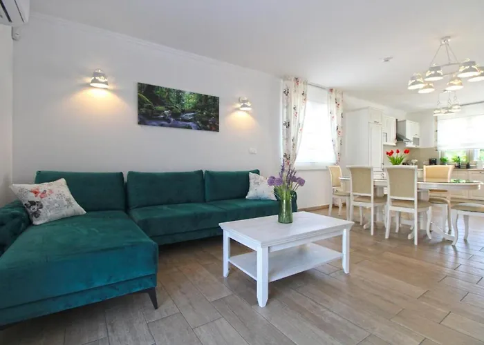 Elegant With Private Pool In Bale