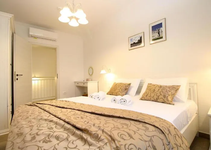 Elegant With Private Pool In Villa Bale